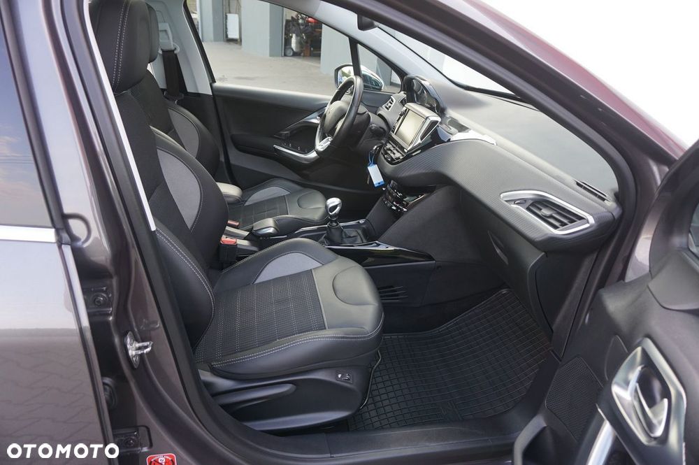 Peugeot 2008 1.6 BlueHDi Allure S&S - 16