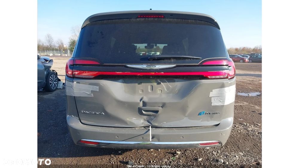 Chrysler Pacifica - 8