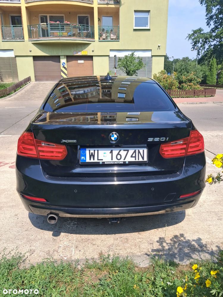 BMW Seria 3 320i xDrive Sport Line - 4