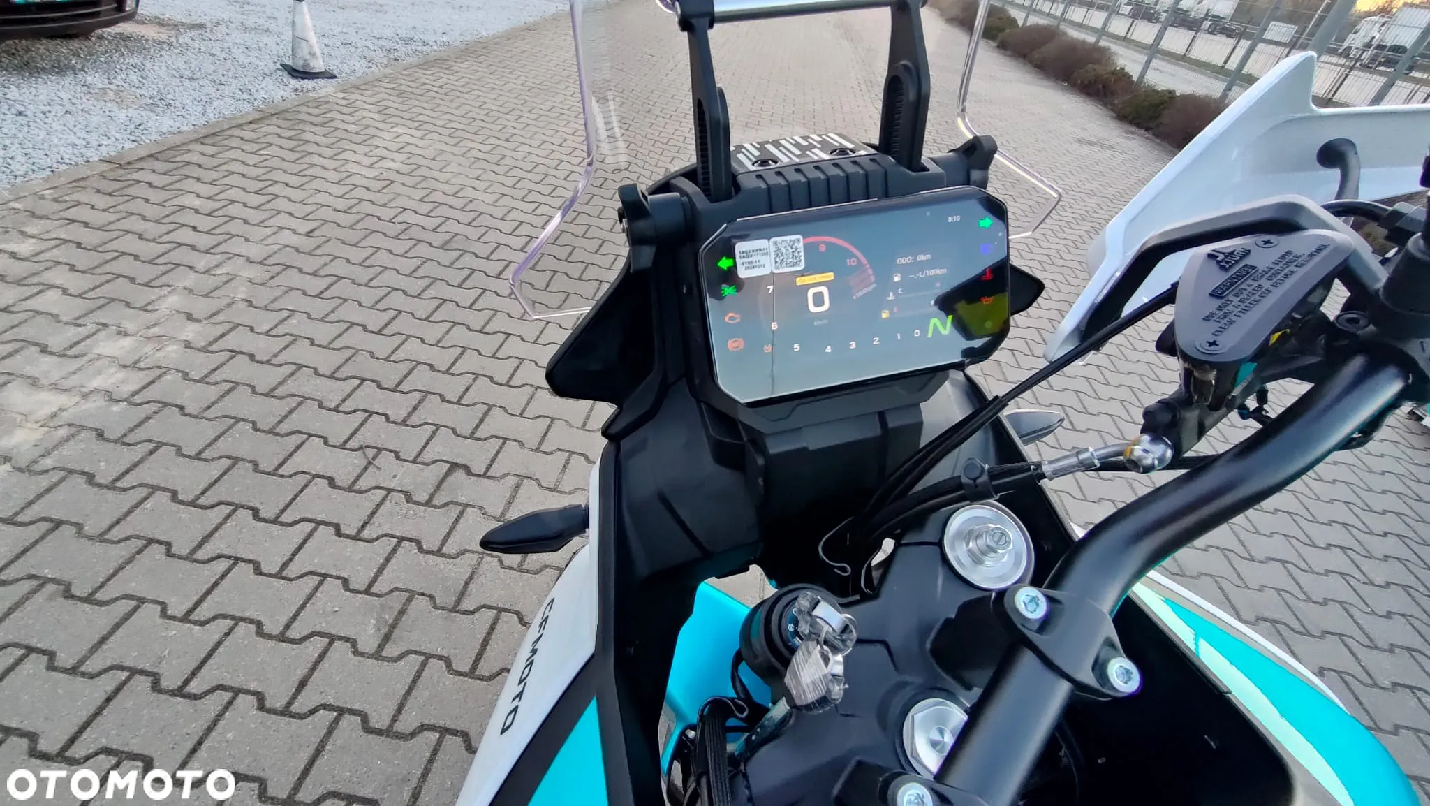 CFMoto MT - 15