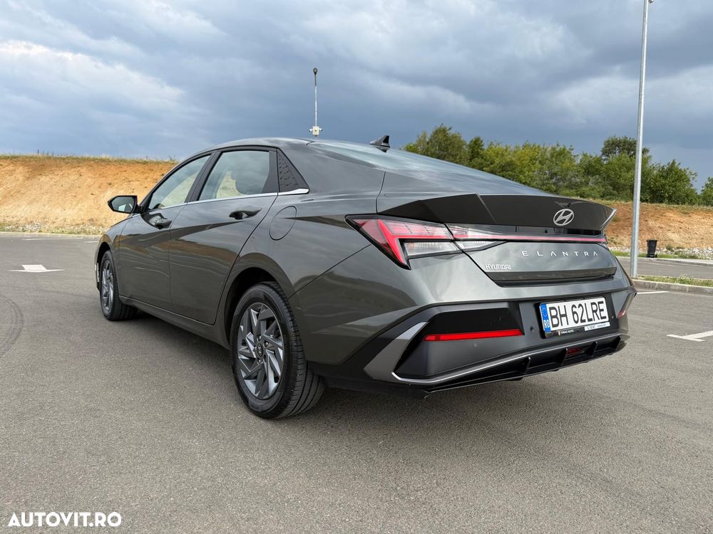 Hyundai Elantra 1.6 l 123 CP CVT Highway - 22