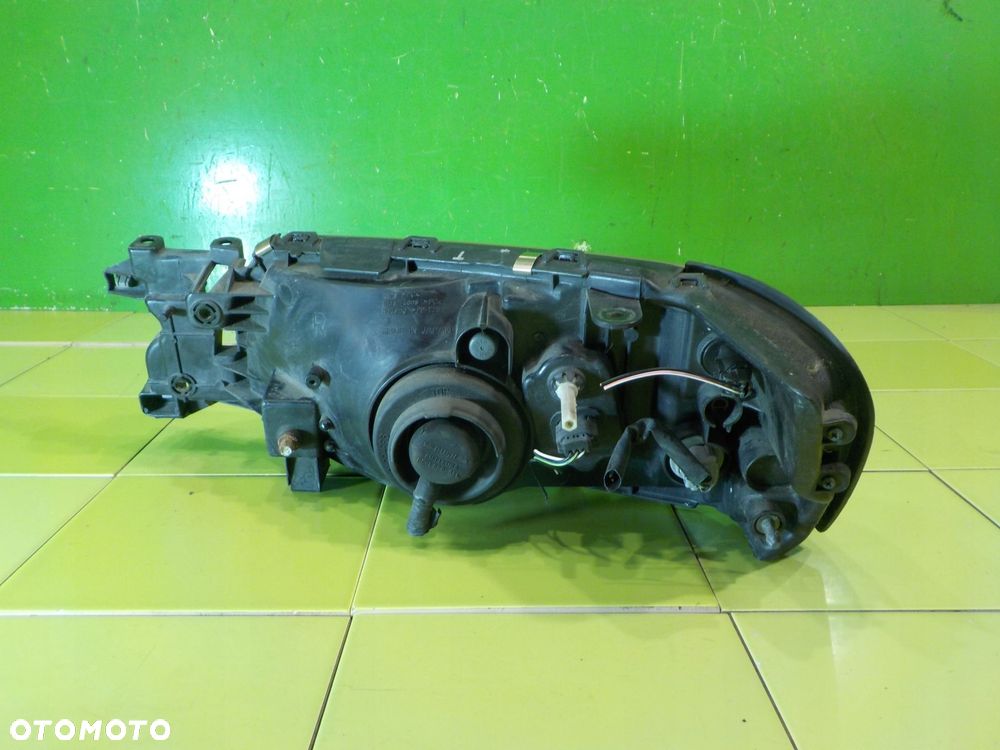SUBARU FORESTER II 2.0 B 05r AUT 5D lampa prawa przod - 3
