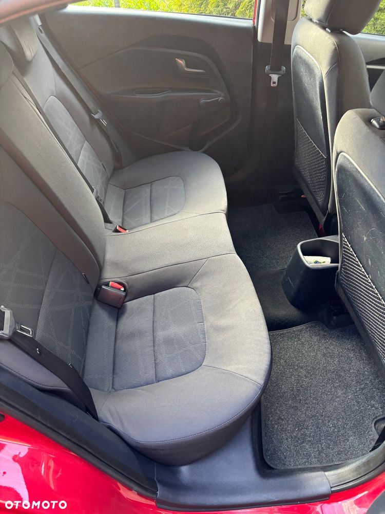 Kia Rio - 7