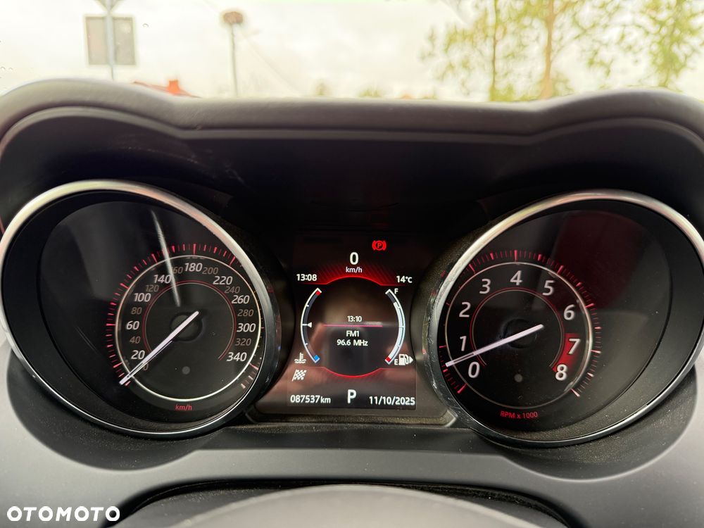 Jaguar F-Type R AWD - 32