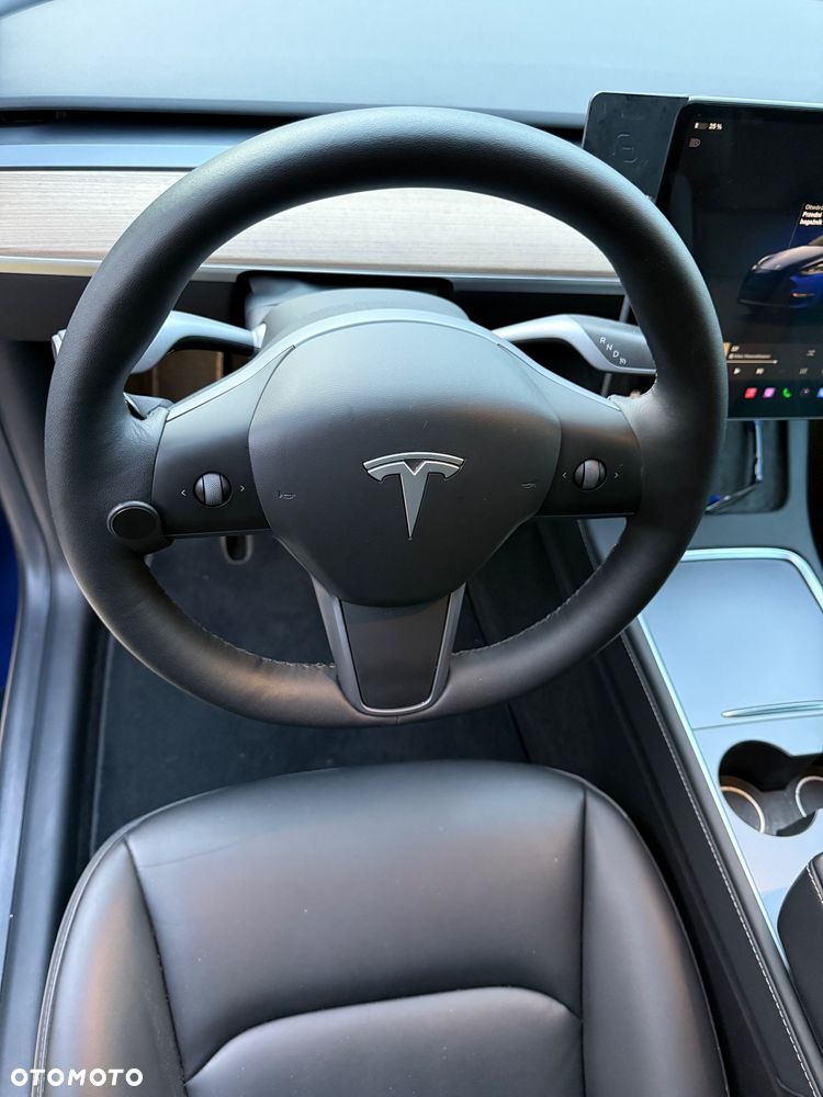 Tesla Model Y Long Range AWD - 25