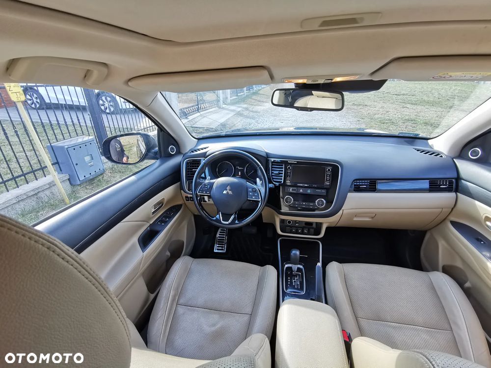 Mitsubishi Outlander 2.0 Intense + Navi 4WD CVT - 12
