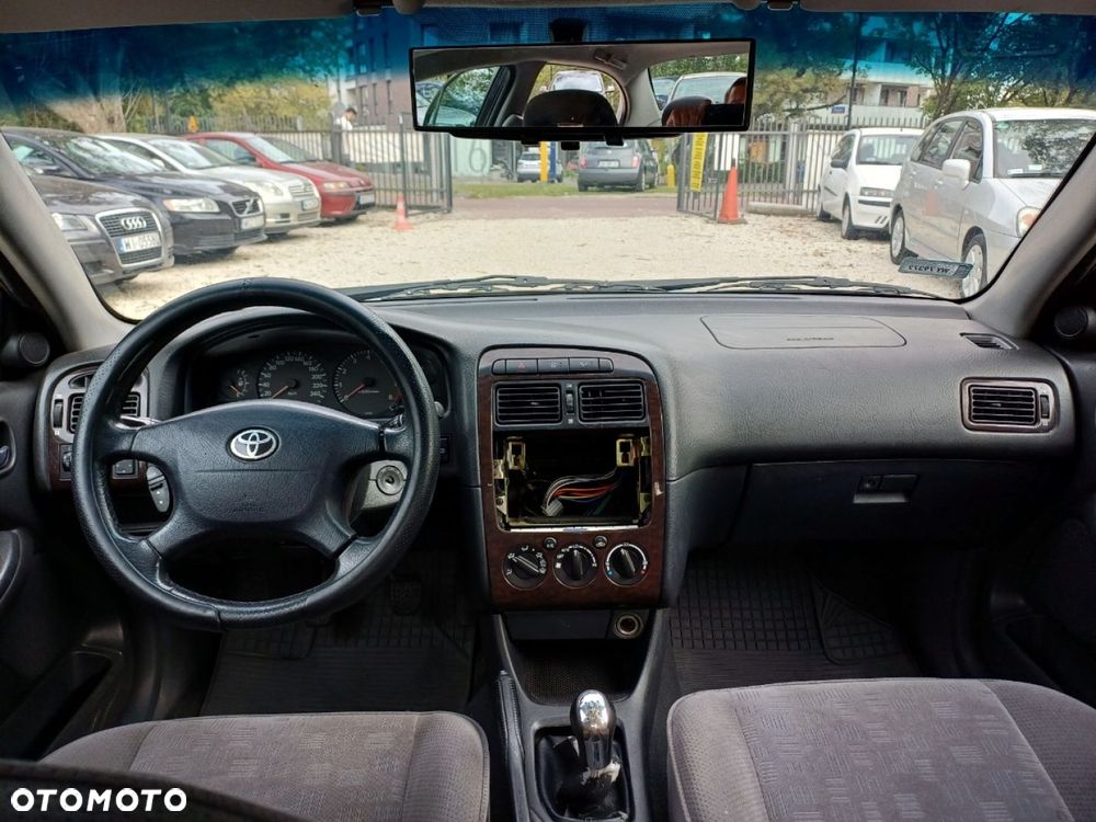Toyota Avensis - 9
