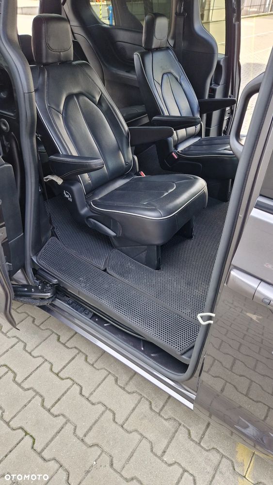 Chrysler Pacifica - 16