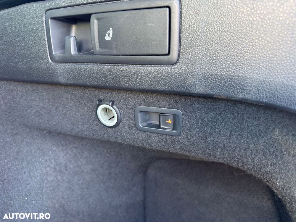 Volkswagen Passat Variant 2.0 TDI SCR 4Motion DSG Highline - 12