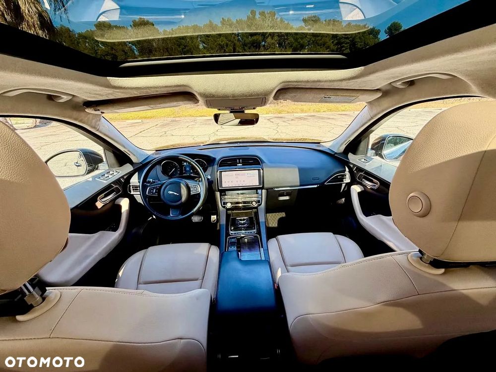 Jaguar F-Pace 2.0 i4P AWD R-Sport - 8