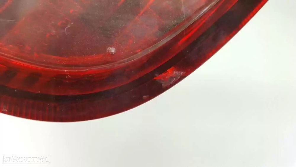 FAROLIM TRASEIRO ESQUERDO NISSAN MICRA III 2003 -26555AX720 - 1