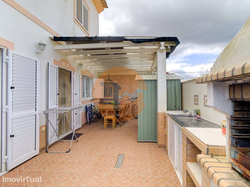 Moradia Mobilada de 2 Pisos com Quintal, BBQ e Deslumbrantes Vistas... - Grande imagem: 3/52