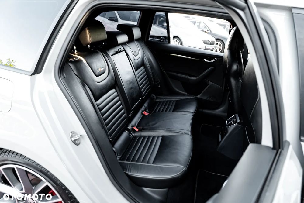 Skoda Octavia 2.0 TSI DSG RS 230 - 24