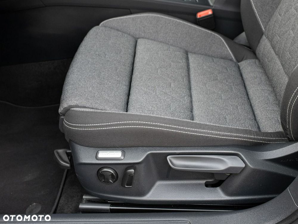 Volkswagen Passat - 11