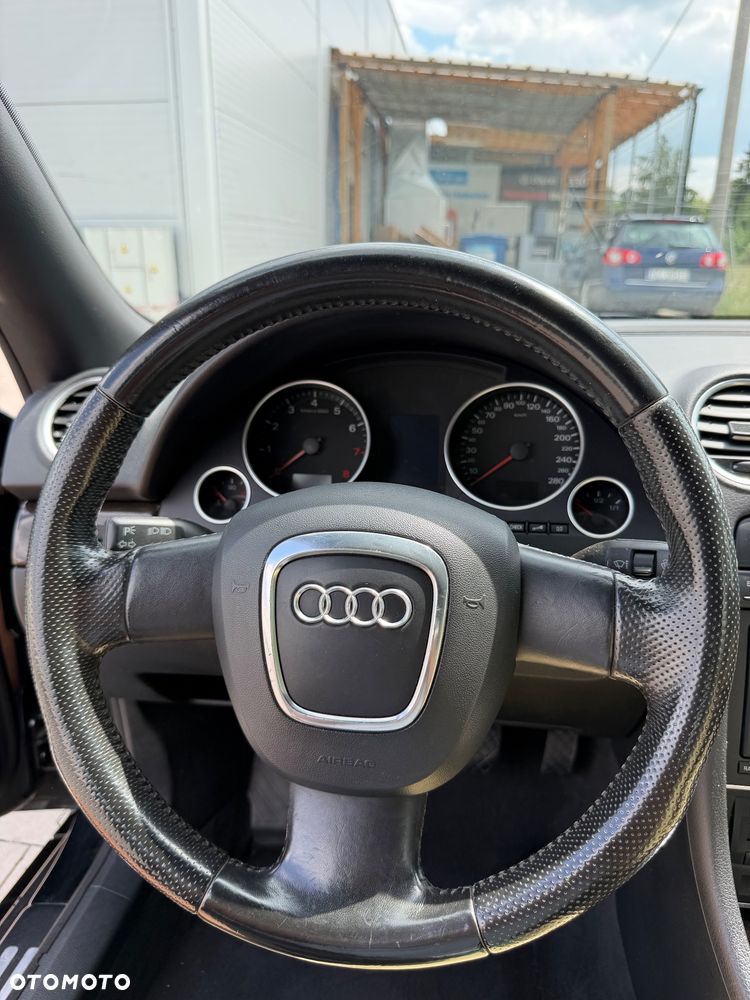 Audi A4 Cabrio 3.2 FSI Multitronic - 24