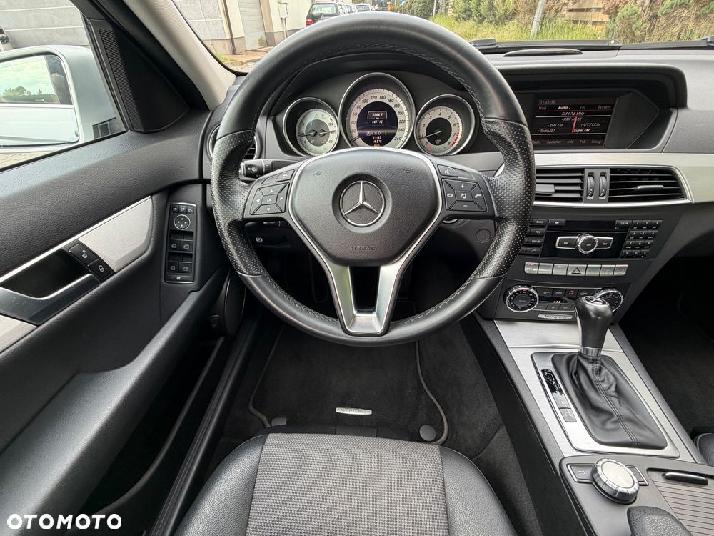 Mercedes-Benz Klasa C 250 CGI Automatik BlueEFFICIENCY Avantgarde - 24