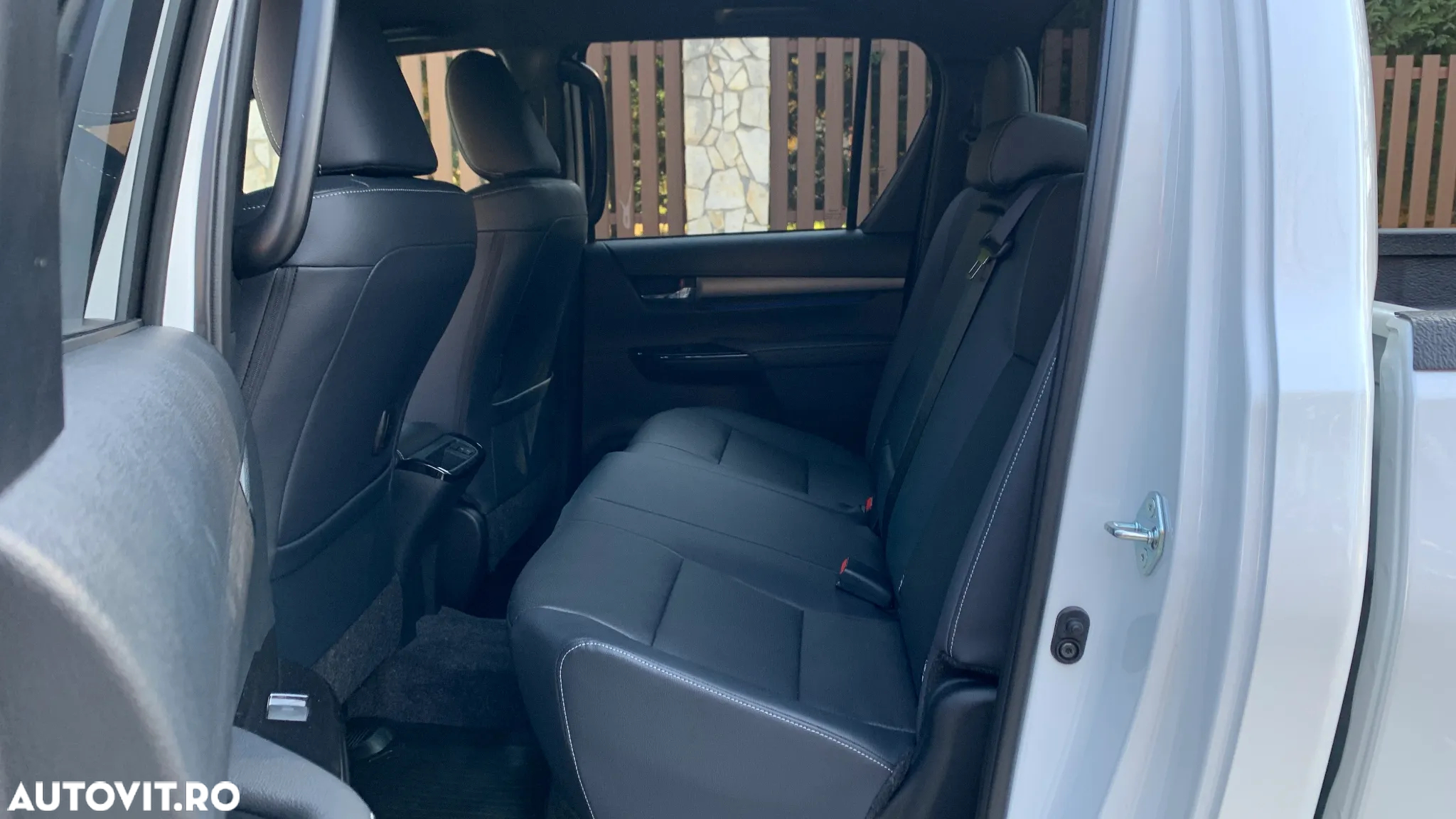 Toyota Hilux 2.8D 204CP 4x4 Double Cab AT MHEV Invincible Color Edition (3E5) - 17