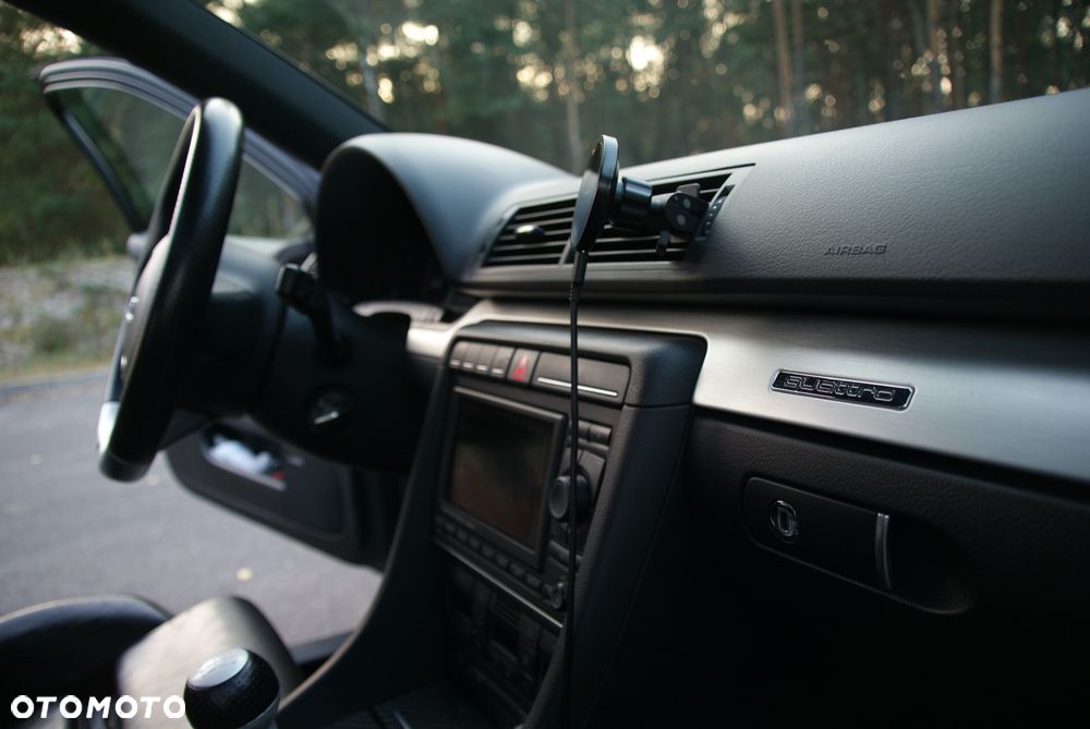 Audi RS4 Avant - 38
