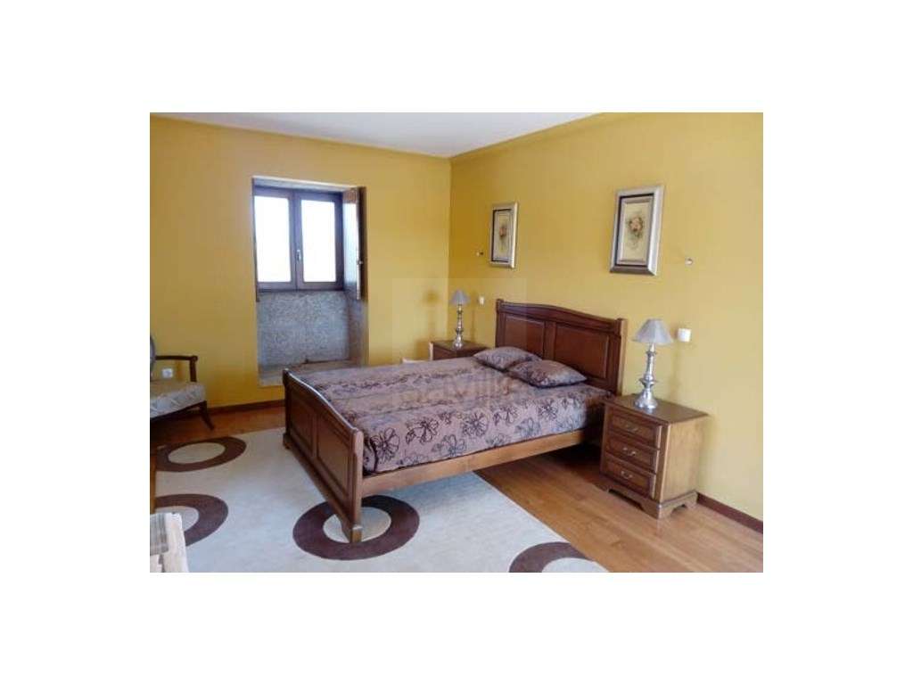 Quinta em Possacos trás-os-montes com produção de vinho e azeite - Grande imagem: 3/28