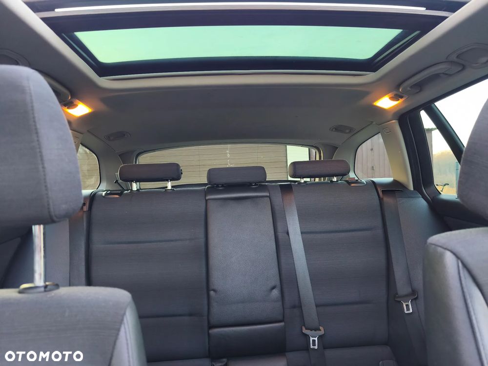 BMW Seria 3 330i - 24