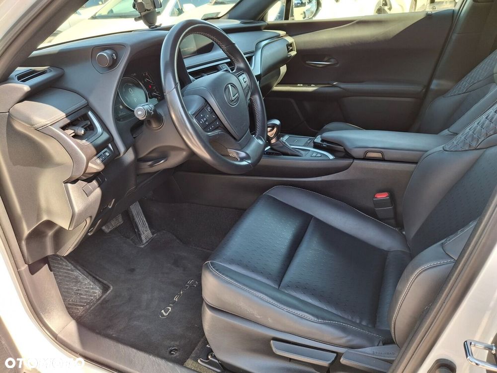 Lexus UX - 14