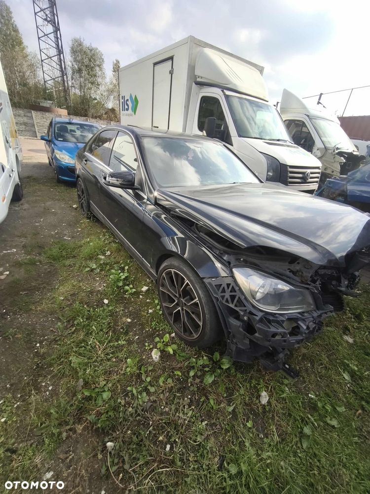Mercedes-Benz Klasa C 300 4Matic 7G-TRONIC Avantgarde - 2