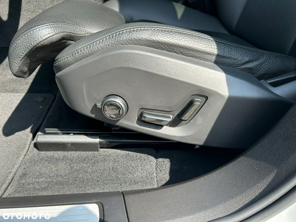 Volvo XC 60 B4 B Plus Dark - 19