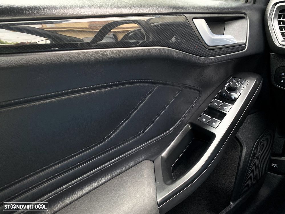 Ford Focus 1.0 EcoBoost MHEV ST-Line - 24