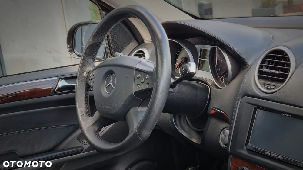 Mercedes-Benz ML ver-63-amg-4--matic - 13