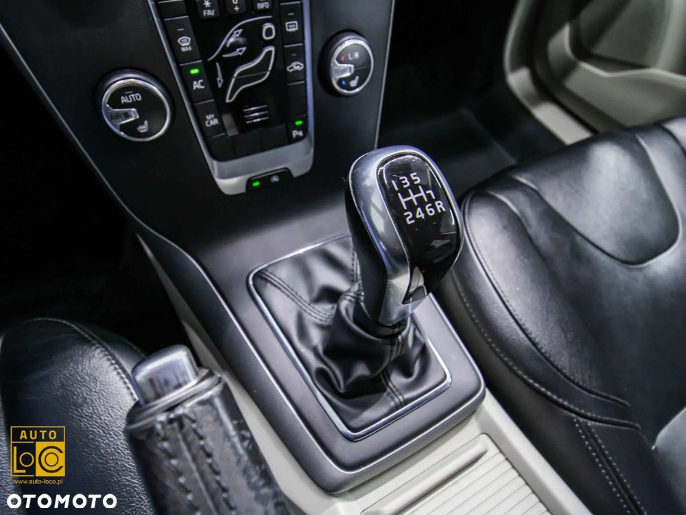 Volvo V40 D2 Summum - 24