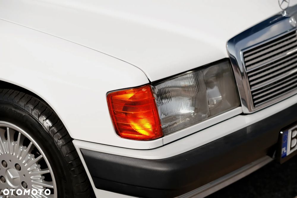 Mercedes-Benz W201 (190) - 11