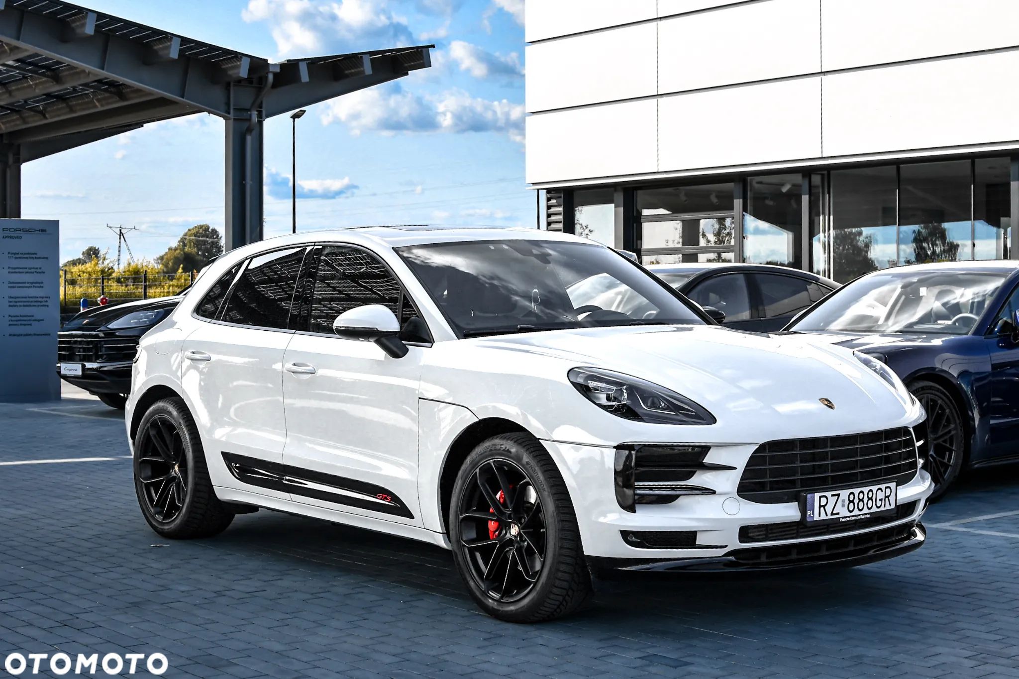 Porsche Macan Standard - 1
