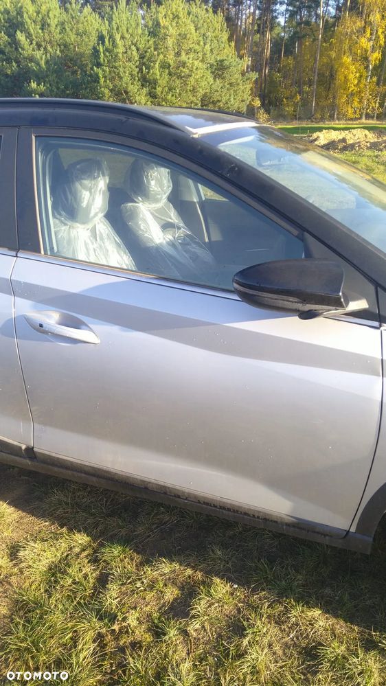 HYUNDAI BAYON lusterko prawe - 1