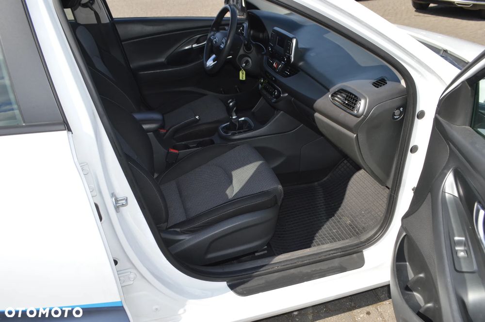 Hyundai i30 1.6 D Comfort - 14