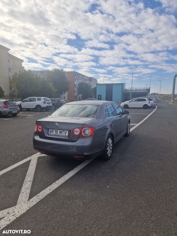 Volkswagen Jetta 2.0 TDI Life - 5