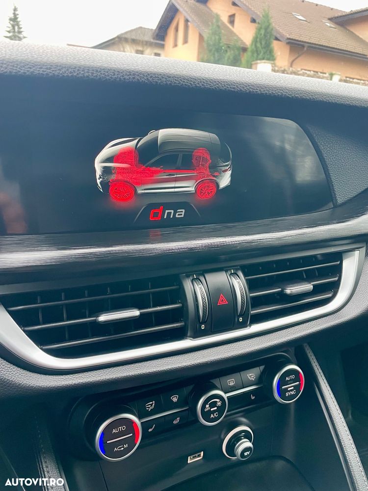 Alfa Romeo Stelvio 2.0 Turbo 16V AT8-Q4 - 21