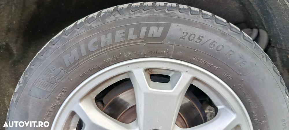 Ford Tourneo Connect 1.6 SWB Trend - 14