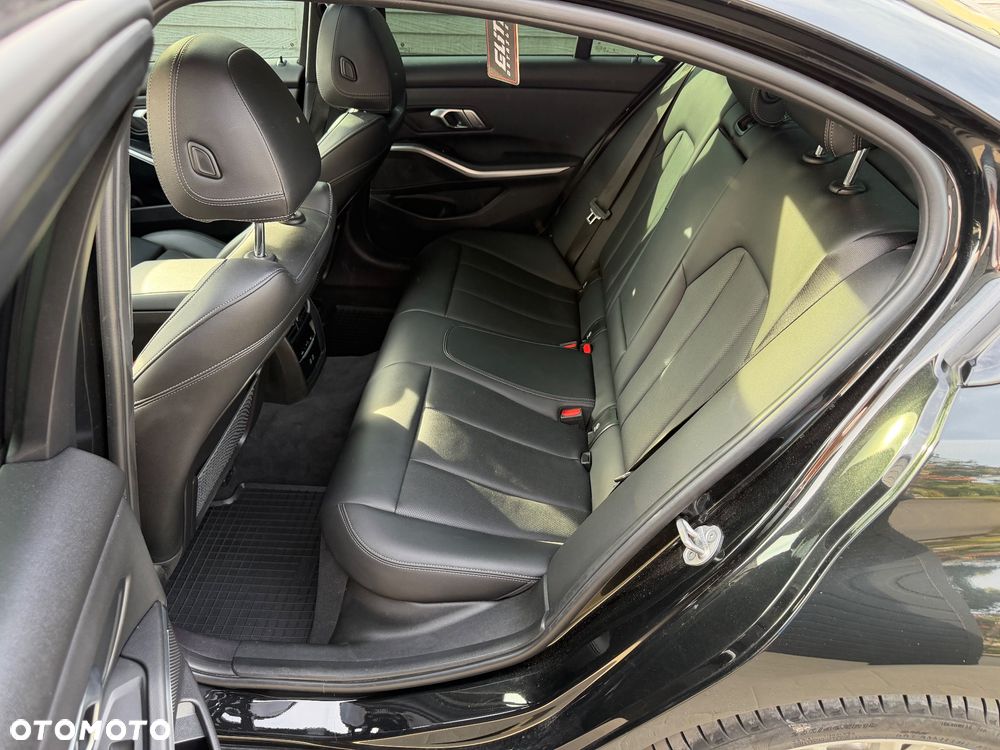BMW Seria 3 330i Sport Line - 8