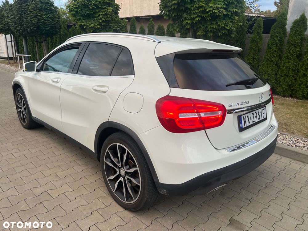 Mercedes-Benz GLA 250 4-Matic - 24