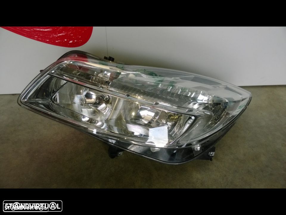 Farol Opel Insignia 2011