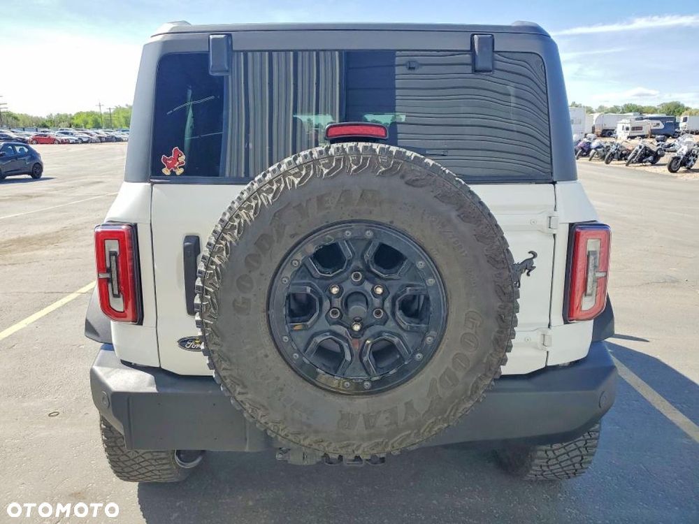 Ford Bronco - 3