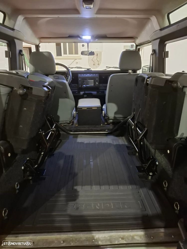 Land Rover Defender - 10