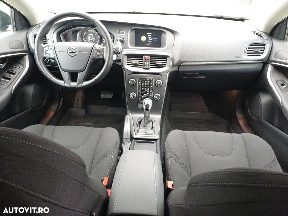Volvo V40 D3 Aut. Momentum - 17