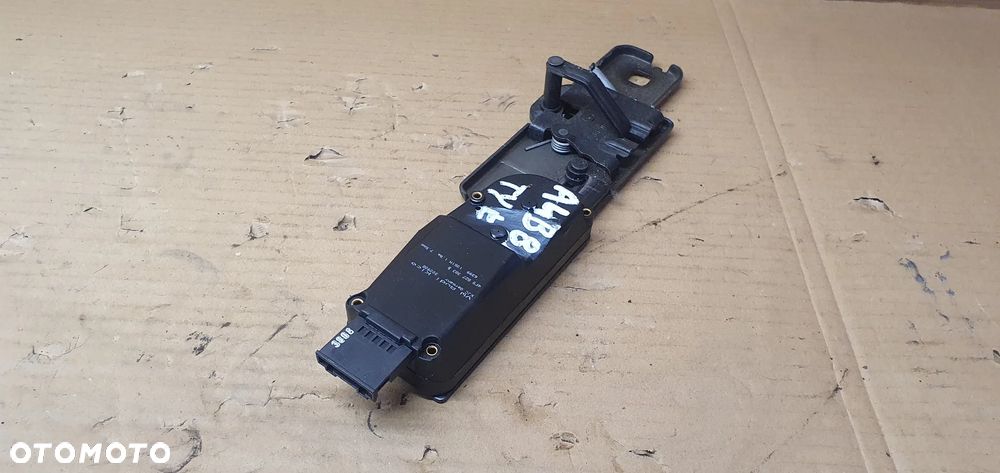 Zamek klapy bagażnika dociąg Audi A4 B8 Kombi - 3