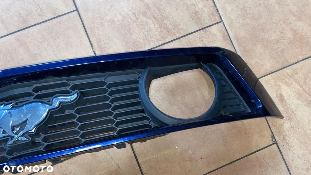 GRILL GÓRNY RAMKA FORD MUSTANG V GT CAŁOŚĆ BEZ HALOGENÓW LEKKO USZKODZONY - 4