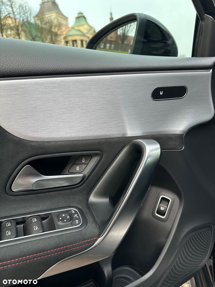 Mercedes-Benz Klasa A 180 7G-DCT Lim AMG Line Advanced Plus - 19