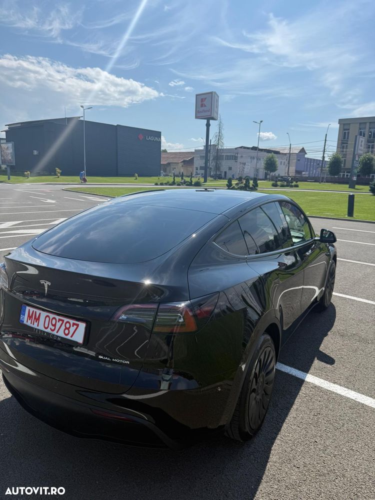 Tesla Model Y Long Range Dual Motor AWD - 28