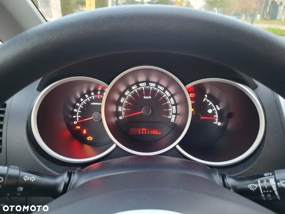 Kia Venga 2012 photo 3