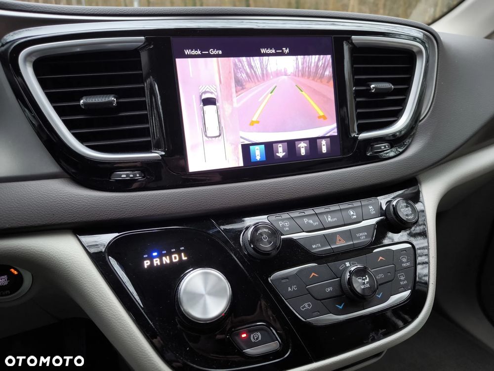 Chrysler Pacifica - 20