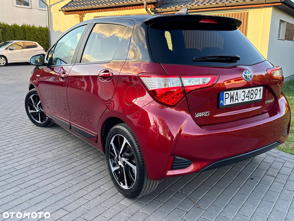 Toyota Yaris Hybrid 100 Selection Platinum - 36